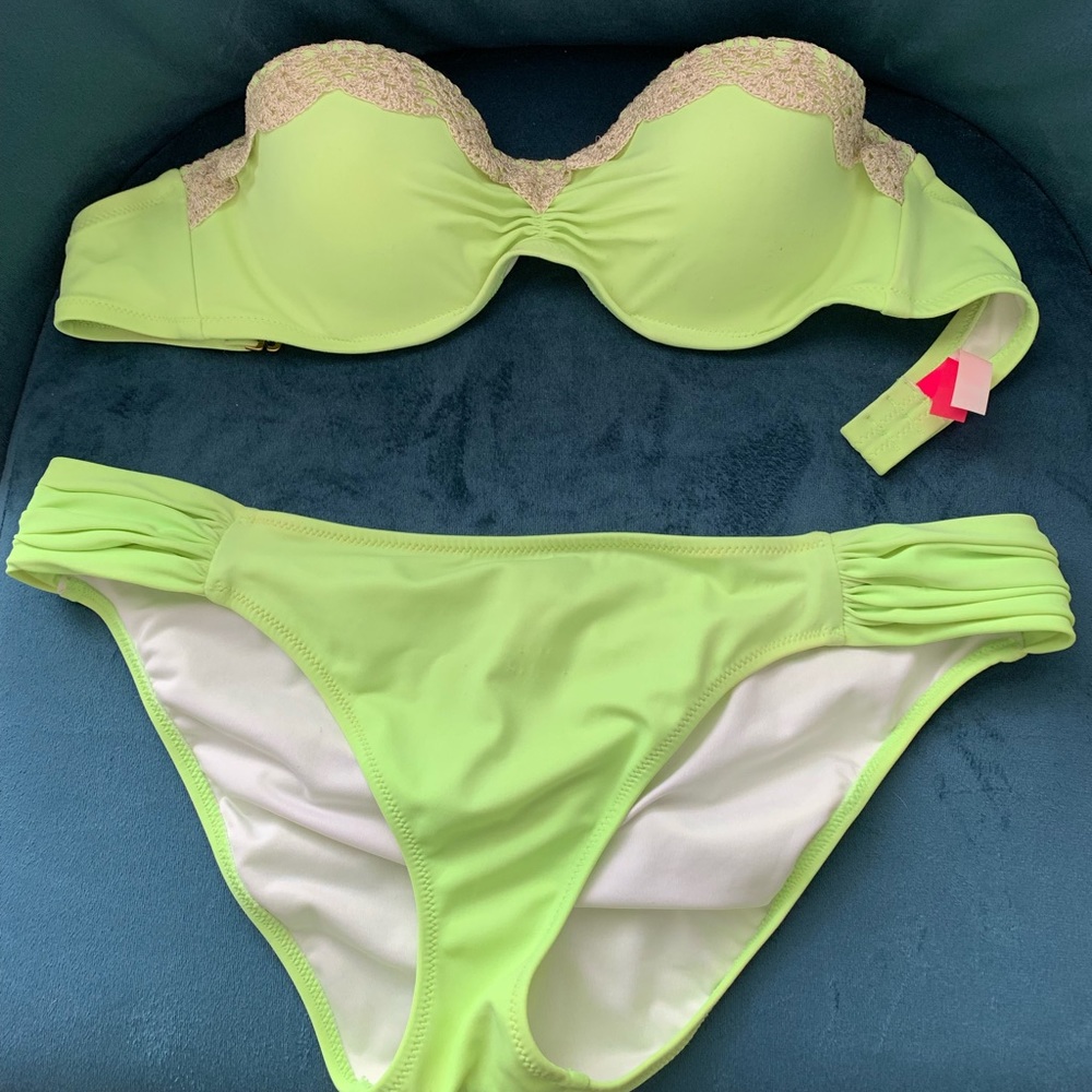Victoria’s Secret bikini